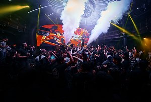 WHEN BOTH BROTHERS STAGE DIVE!!!! 🙃🎉 | Stafford Brothers