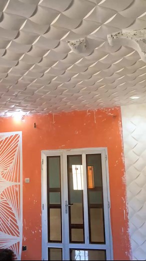 102 reactions | Chantier en cours : Décoration plafond. Merci cher...