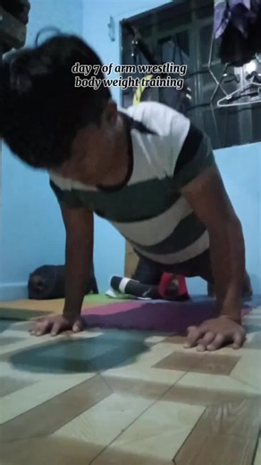 day 7/100 of arm wrestling until I become champion #armwrestling #bodyweight #strenth #foryou