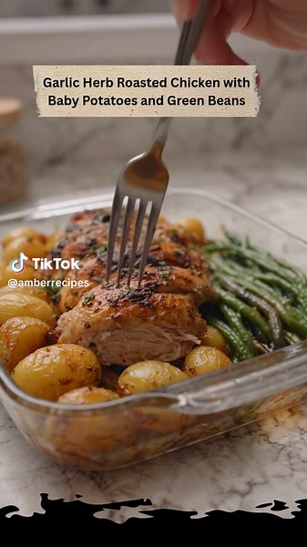 Garlic Herb Chicken with Roasted Baby Potatoes and Green Beans This easy garlic herb chicken meal is cozy, filling, and loaded with delicious flavor. Tender roasted chicken, soft baby potatoes, and fresh green beans cook together on one pan for a stress-free dinner with minimal cleanup and maximum comfort. 🛒 Ingredients (Serves 4) For the Chicken and Vegetables 4 boneless, skinless chicken breasts 1½ pounds baby potatoes, cut in halves 12 oz fresh green beans, ends trimmed 3 tablespoons olive o