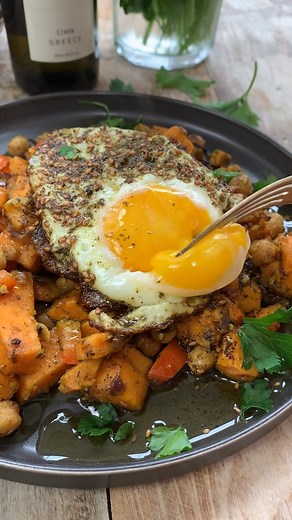 Give your breakfast an upgrade with this easy Mediterranean-style sweet potato hash recipe with fresh veggies, eggs, and warm spices! https://themeddish.com/Sweet-Potato-Hash | The Mediterranean Dish