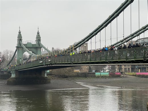 Pedestrians queue for 30 minutes to cross Thames