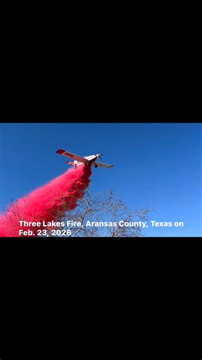 Yesterday, Texas A&M Forest Service and TIFMAS firefighters responded to 14 new wildfires for 260.4 acres burned across the state. Warm and dry conditions persist this week and increase the potential for wildfire activity. The potential for large wildfires with resistance to control is possible across the eastern Rolling Plains, Cross Timbers, Eastern Hill Country, North Texas, Central Texas, and East Texas. 🎥 A single engine airtanker drops retardant on Three Lakes Fire in Aransas County on Fe