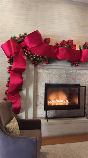 Memphis by Meg on Instagram: "Such an honor to help deck the halls at the @fedexfamilyhouse this holiday season! 🎄 Partnered with @fedexpilotwives and @vickermancompany to bring Christmas cheer to this “home away from home” for families receiving extended medical care @lebonheurchildrens ❤️"