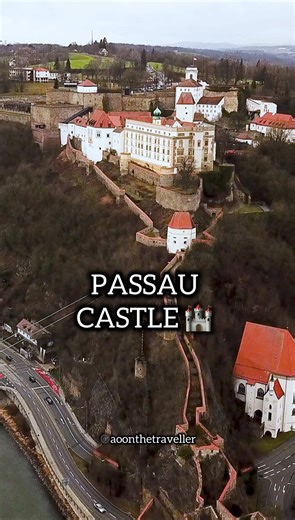 High above the charming old town of Passau stands the impressive Veste Oberhaus, often called Passau Castle, watching over the place where three rivers meet. Built in 1219, this mighty fortress has guarded the city for centuries, offering one of the most breathtaking panoramic views in Bavaria. From its walls, you can see the colorful rooftops of Passau, the majestic St. Stephen’s Cathedral, and the meeting point of the Danube, Inn, and Ilz rivers. Walking through the castle feels like stepping 