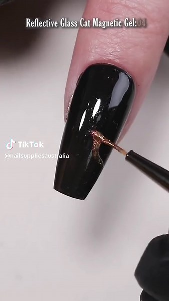 Cat Eye Nail Art Tutorial 💅 #cateyenails #cateyegelpolish #nailart #nailtutoral #nailsaustralia #nailsuppliesaustralia