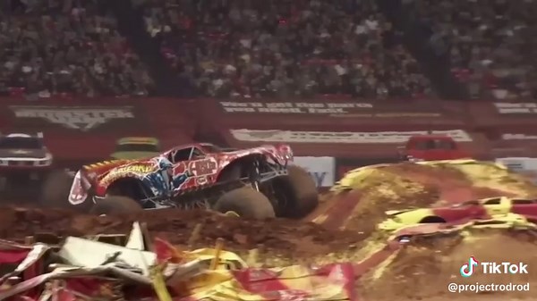 OG monster jam was some of the best action #monsterjam #monstertrucks #gravedigger #exciting