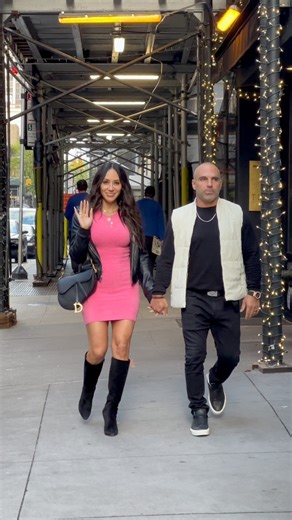Melissa Gorga from The Real Housewives of New Jersey showing some love with her husband Joe in New York (🎥) Elder Ordonez #melissagorga #reelsfacebook #newjersey #newyork #realhousewivesofnewjersey #fashion #beautiful #fashion #love #pretty #facebookviral | Elder Ordonez