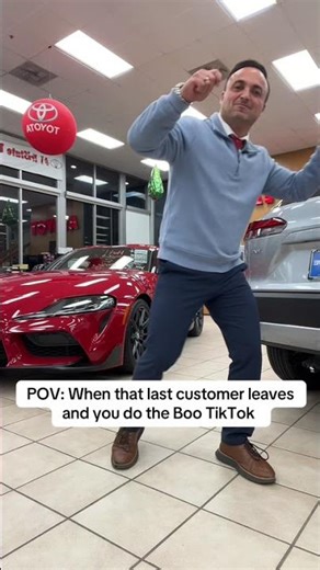 Showroom empty = me hitting the Boo TikTok dance like a boss. #tiktok #funny #dance #challenge