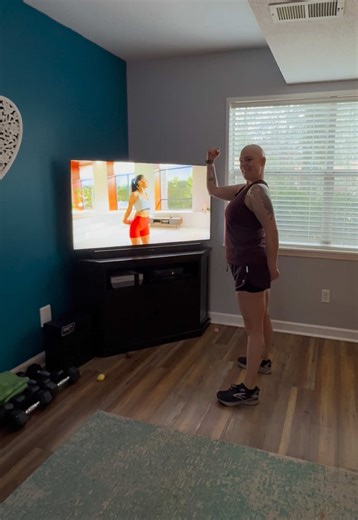 Some days it’s heavy lifts, some days it’s gentle movement. Both count in 2026 ✨ #WomenOver40 #HormoneHealth #StrongNotSkinny #FitnessJourney #2026Goals