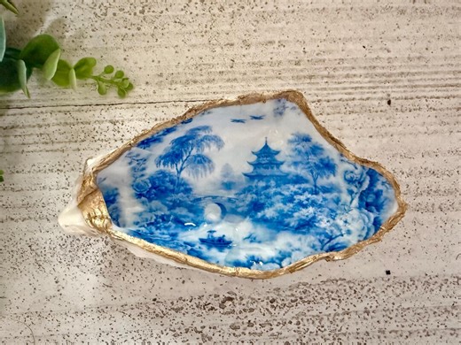 Blue & White Pagoda Chinoiserie Shell Dish, Porcelain Toile Landscape, Gold Trim Oyster Jewelry Dish, Asian Garden Art, Toile Home Accent, - Etsy