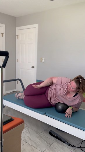 Come with me for a private training #Pilates Zoom session with two incredibly fun senior sisters. We spent 35 minutes together with a workout I created to gently reintroduce them to the Pilates world, ensuring everything was super accessible and low-impact. And let me tell you, teaching Pilates while trying to keep my own form, instruct clearly, and remember to breathe is basically an Olympic sport. We had a blast, and this session is a reminder of why I love this job—even when it feels like a w