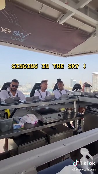 Singing in the sky with @steviemackey ! #dinnerinthesky #uae ✨✨✨￼