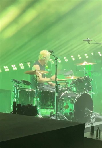 Best Drum Solo Ever? 🥁🔥 Josh Freese – The Perfect Drug | NIN Live 2026 I had so much fun at the Chicago Nine Inch Nails show that I flew to Arizona to do it all over again with my BFF — this time in Glendale at Desert Diamond Arena (3.6.26). And honestly… hearing Josh Freese’s drum solo during “The Perfect Drug” again was worth the trip. He’s an absolute boss. 🖤🤘🏻 Did you catch NIN on the Peel It Back Tour yet? What did you think of the show? #nineinchnails #peelitbacktour #joshfreese #drum