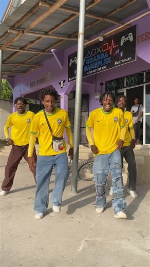 New Pom Pom Challenge with Diamond Platnumz