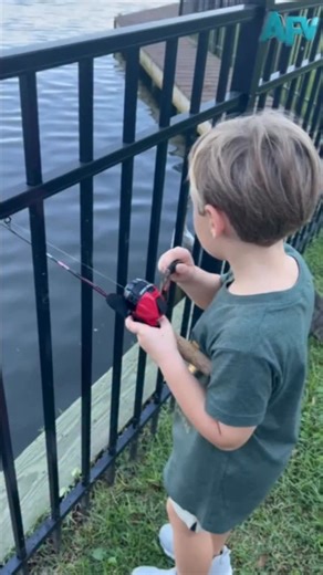 Alfonso Ribeiro on Instagram: "Getting an extremely literal lesson in catfishin’! Catch an ALL NEW episode of @America’s Funniest Home Videos starting tonight at 7/6c on ABC!"