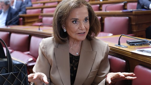 Οι αποκαλύψεις της Ντόρας Μπακογιάννη - «Το παιδί είναι αγνώστου πατρός, να το καταπιώ;» | Athens Magazine