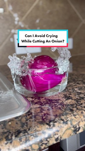 ✨LINK IN BIO✨ This was a fun test to see how well the MyAir Personal Air Purifier actually works! 🧅 Testing it against one of the strongest smells in your home, ONIONS!! 🧅 Onions produce odors/gas that are released into the air when cut open. 😭And we all know just how HORRIBLE that “sobbing while cooking” feeling can be! So, I tested out the intensity of a personal Air Purifier from Kaltech against this task! ☑️ Not only does MyAir eliminate airborne odors, it also removes harmful substances,