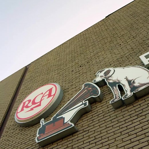 “Butterfly” featuring @gillianwelchofficial and @davidrawlingsmusic from my new album #greenfields is available now. | Barry Gibb