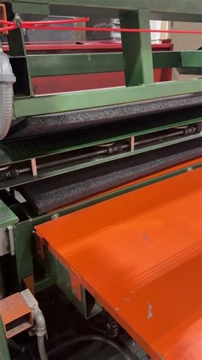 Splitting Foam Planks with Precision | Skiver in Action #foam