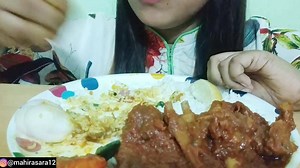 Eating Rice With Spicy Mutton Gravy & Shrimp Curry (eating show) © Foodie girl Musaifa | Entertainment 360
