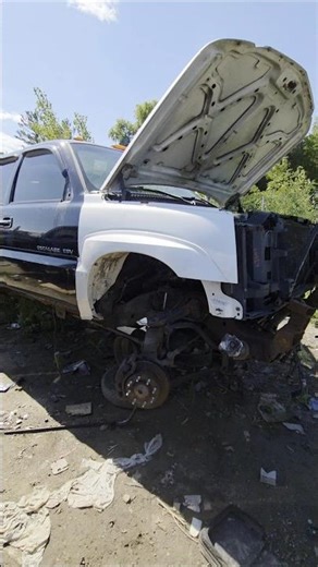 I found the holy grail of GMT 800s at my local junkyard!! 🏆💥🙌 #gmt800 silverado2500hd #quadrasteer