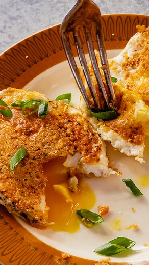 9.8K views · 67 reactions | A new definition of cheesy eggs is here! These crispy cheesy eggs will change your breakfast routine. Imagine this—fried eggs featuring a savory frico (cheese crisp) layer. This recipe will no doubt become a regular breakfast routine. https://zestfulkitchen.com/cheesy-crispy-fried-egg-recipe/ #zestfulkitchen #friedeggs #cheesyfriedeggs #breakfastfood #breakfastinspo #healthyish #foodshare #recipeshare #breakfastrecipes | Zestful Kitchen | Facebook