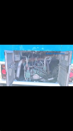 Motor del MCI Turistar Ejecutivo #autobus #charlybusologo