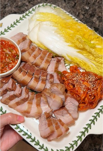 Delicious Bossam: The Ultimate Korean Pork Wraps Recipe