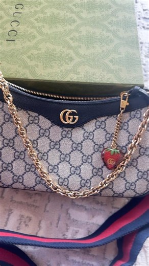 Unboxing my newest Gucci bag for Christmas from FASHIONPHILE! 😍🍓 #unboxing #explore #fashion