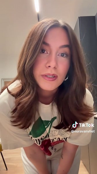 Ben alweer een tijdje terug maar was deze nog vergeten te delen, love een basic monochromatic outfit🤍 en love deze sneakers van @Flaatch, met NURA20 krijgen jullie €20 korting op je bestelling :))!! *gekregen