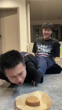 Challenge yourself to eat the cake without your hands#Challenge Douyin Assistant