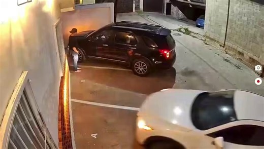 Y yo aquí pensando que el coche blanco estaba estacionando demasiado cerca de la maldita pared 😂