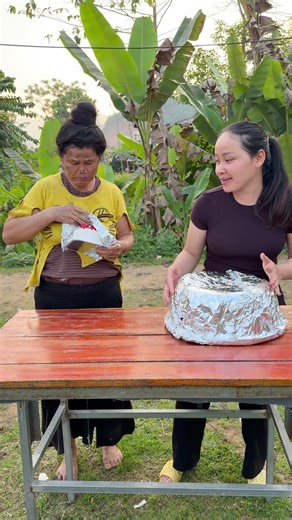 The surprise birthday cake and the young girl's greed didn't go as planned.🎉🎂