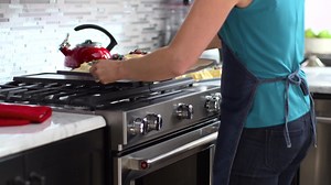 With a KitchenAid® slide-in range, front controls eliminate the need for a backguard, creating a clean, built-in look ‍ https://pbxx.it/VisjiZ | Ruby & Quiri | Facebook