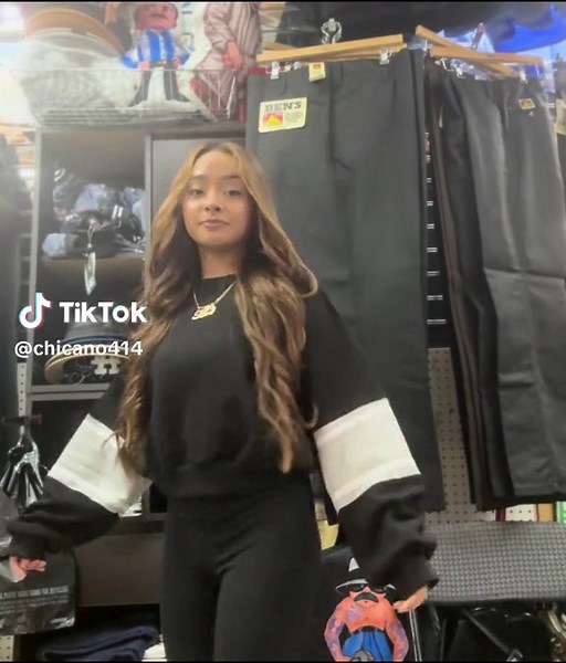 Mexico Lindo y Bandido Crop sweater now available. #mexicolindoybandido #chicanoclothingandaccesories #mividaloca #chicanostyle #90sstyle #mexican #chicano #womensclothing