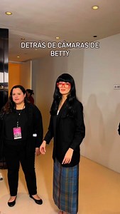 300K views · 24K reactions | Así fue grabar la transición de Betty La Fea  Como creen que quedó ??? • • • • • • #dance #comedy #behindthescene #storytime #tips #lipsync #transition #comedia #baile #grwm #tutorial | Paola Ruíz | Facebook