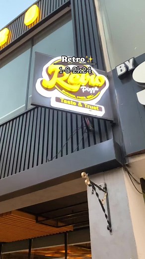Delicious Retro Pizza Taste & Trust 🍕🥰 #retro #fyp #retrosialkot #viral