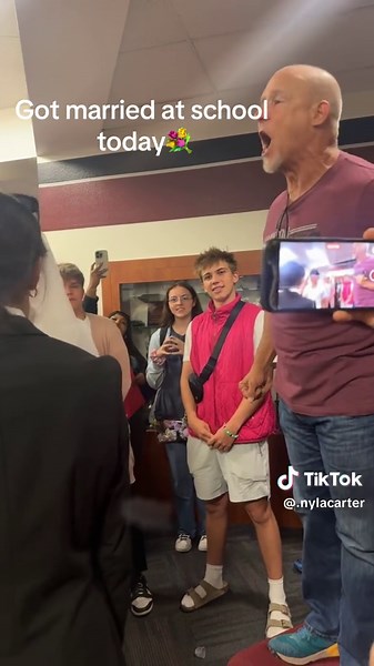 Senior prank week!! #seniorprank #viral #foryoupage #greenscreenvideo