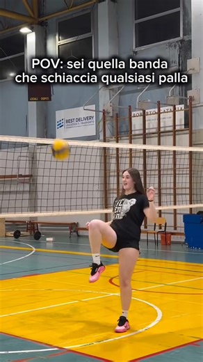 Il palleggiatore sa già a chi alzare 😉 #forzaleonesse #volleyball #volley #brescia #pallavolo