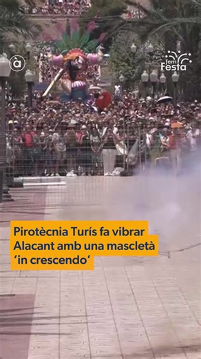 🧨 La tercera #Mascletà a concurs de les #Fogueres26 l’ha disparada la pirotècnia Turís, després que ahir Mediterráneo quedarà desqualificada per no ajustar-se a la durada de l'espectacle. Segons Reyes Martí, hui hem viscut una disparada molt ben executada que s'ha guanyat les cinc manetes de la nostra experta. 🖐️🖐️🖐️🖐️🖐️ 💻 Pots tornar a vore-la en el nostre web i no oblides valorar-la.