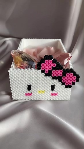 our hello kitty box ﾐ・◦・ﾐ dm on insta to order💗 #uae #smallbusiness #uaesmallbusiness #beads #hellokitty #hellokittybox #fyp