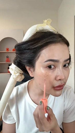 กลบฝ้ากระหายเกลี้ยงทันที‼️ ที่สุดของไอเทมกลบรอย ใต้ตาคล้ำ ฝ้ากระ รอยสิว หายหมด สั่งเลยลดแรงมากกกก : https://s.shopee.co.th/AKSXw4OyZQ กลบฝ้ากระ ใต้ตาคล้ำยังไงให้เนียนกริบ ไม่วอกไม่ลอย #พีชคอเรคเตอร์ที่ช่างแต่งหน้าใช้ ทาปุ๊ปใต้ตาหายคล้ำทันที ปกปิดเนียนกริบดูธรรมชาติ ไม่เทาไม่ลอยด้วยพีชคอเรคเตอร์ยอดขายอันดับ 1 ที่สุดของไอเทมกลบใต้ตาคล้ำ เพียง 199.- ‼️มี 3 สีให้เลือก‼️ - Light peach เหมาะสำหรับ คนผิวขาวถึงขาวมากกก - Peach original เหมาะสำหรับผิวขาวเหลือง ได้จนถึงผิว medium เลย *ขายดีสุด* - Deep pea