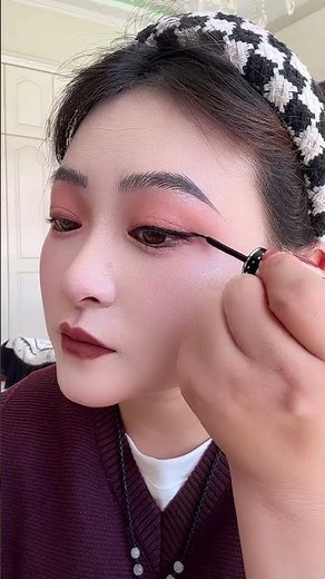 Perfect Winged Eyeliner Tutorial|Step by Step Eye Makeup Guide