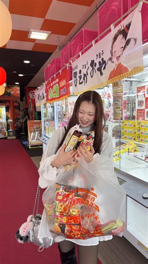 きょうか on Instagram: "┊︎👾 帰省のタイミングでりなすけと一緒に @3rdplanet_official さんに行ってきたよ🎮 クレーンゲームいつも全然取れない私でも ここはびっくりするくらい沢山取れて嬉し涙😭💖 苦手でも「取れた！」が体験できるの嬉しすぎるの🥹🥹🥹🫶🏻 初心者でも楽しめる「爆取れ横丁」や 10本アームの《十手観音》は盛り上がること間違いなし‼️ 応援してくれるビッグクラッピーもいて つい長居しちゃった👶🏻 友達同士でも家族でも楽しめるから 週末のお出かけにもおすすめ◎ 📍サープラ熊本あそびタウン 熊本県熊本市東区御領8丁目4番82 🕙10:00〜23:00／駐車場200台 🔗 https://3rd-planet.jp ┈┈┈┈┈┈┈┈┈┈ #pr #あそびタウン #サードプラネット #ゲーセン #ゲームセンター #熊本 #子連れお出かけ #熊本お出かけ #熊本おでかけ #熊本観光 #熊本旅行 #クレーンゲーム #室内遊び場 #インフルエンサーワークス"