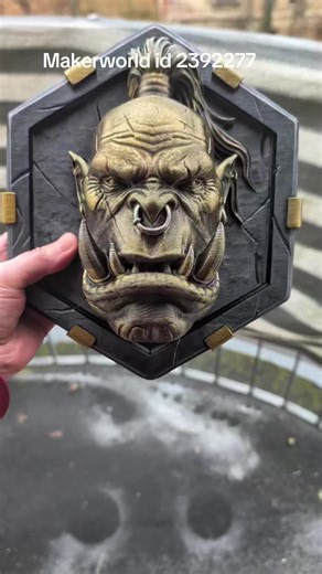 Wait, is this heavy bronze? 🤯 Nope, just 3D printed plastic! 🤫 Meet Krag'or. Printed in basic black PLA and brought to life with some simple metallic dry-brushing. The illusion is real! 🖌️✨ Grab the FREE file on my MakerWorld page nd print your own guardian! Makerworld id 2392277 What do you think of this Dark Fantasy vibe? Let me know in the comments! #3dprint #tik_tok #3dprinting #hype #fyp