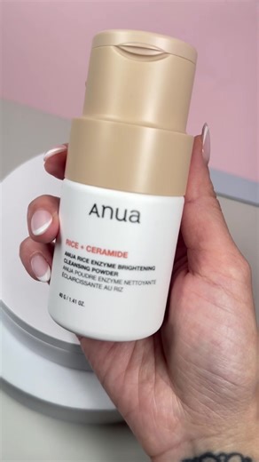 Rice up and glow, baby! ✨ The Anua Rice Enzyme Brightening Cleansing Powder is your new gentle exfoliating cleanser that turns into a soft foam to brighten, smooth, and deeply cleanse—without stripping your skin! Formulated with rice extract enzymes, this powder-to-foam magic buffs away dead skin cells, clears pores, and leaves you with that radiant, baby-smooth glow. Perfect for dull, uneven skin and even safe for daily use! 🌾 Brightens & evens out skin tone 🫧 Gentle enzymatic exfoliation 💧 