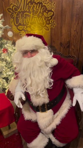 The Berkshire Birds of Prey team received a very special message from Santa himself 🎅🏻 #berkshirebirdsofprey #santa #birdsofprey #christmas #volunteers | Berkshire Birds of Prey
