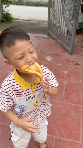 Ti choking on bread, you're so greedy #shortvideo