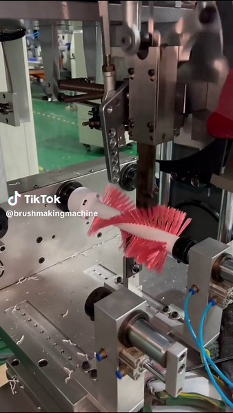 Small roller brush drilling and tufting machine